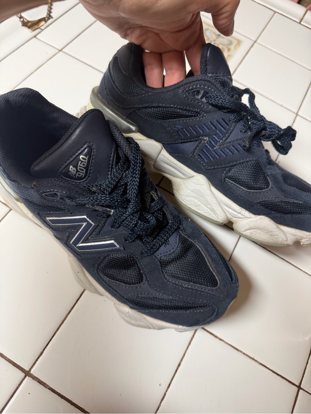 New Balance Men’s Navy and White Retro-Style Sneakers
